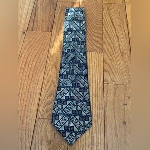 VTG Patrick Francis Ireland 100% Silk‎ Tie Celtic Knot Gray Red Blue